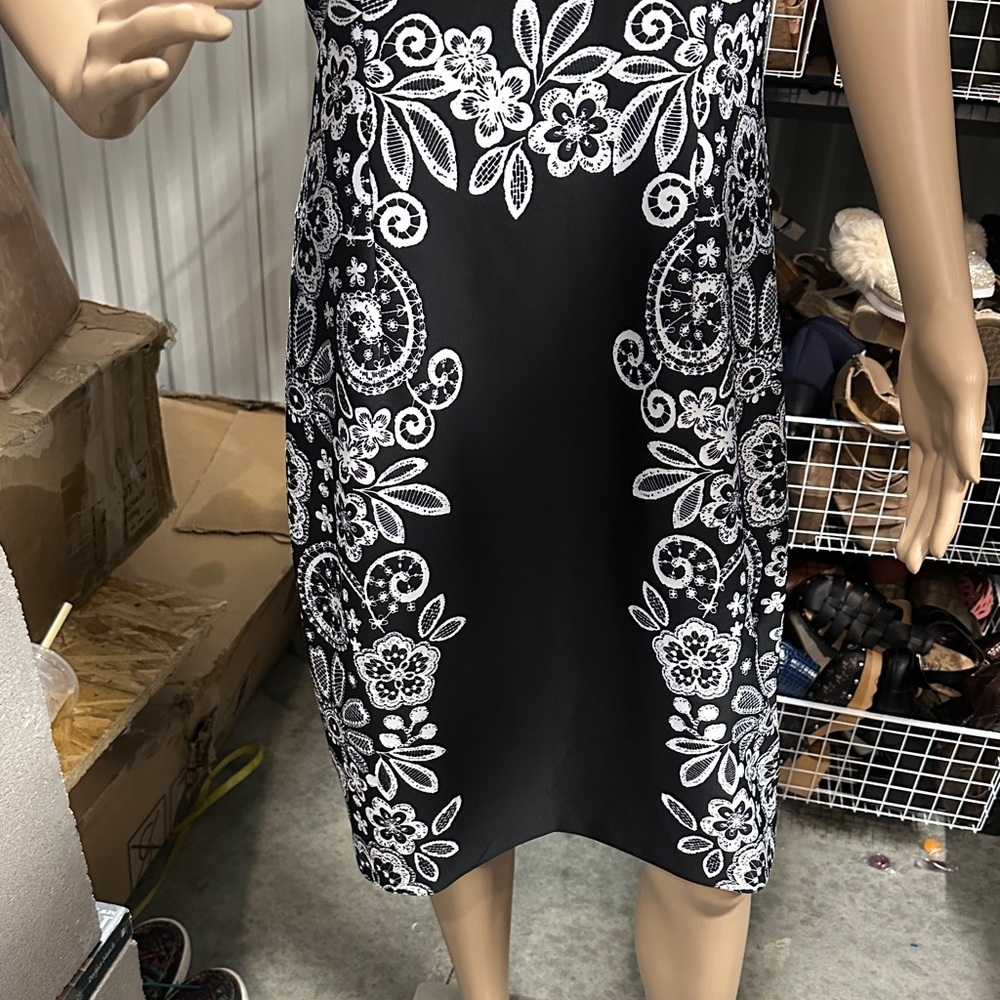 R&K Black and White Floral sleeveless scoop neck  back zip up Midi Dress size 12 - Picture 3 of 7